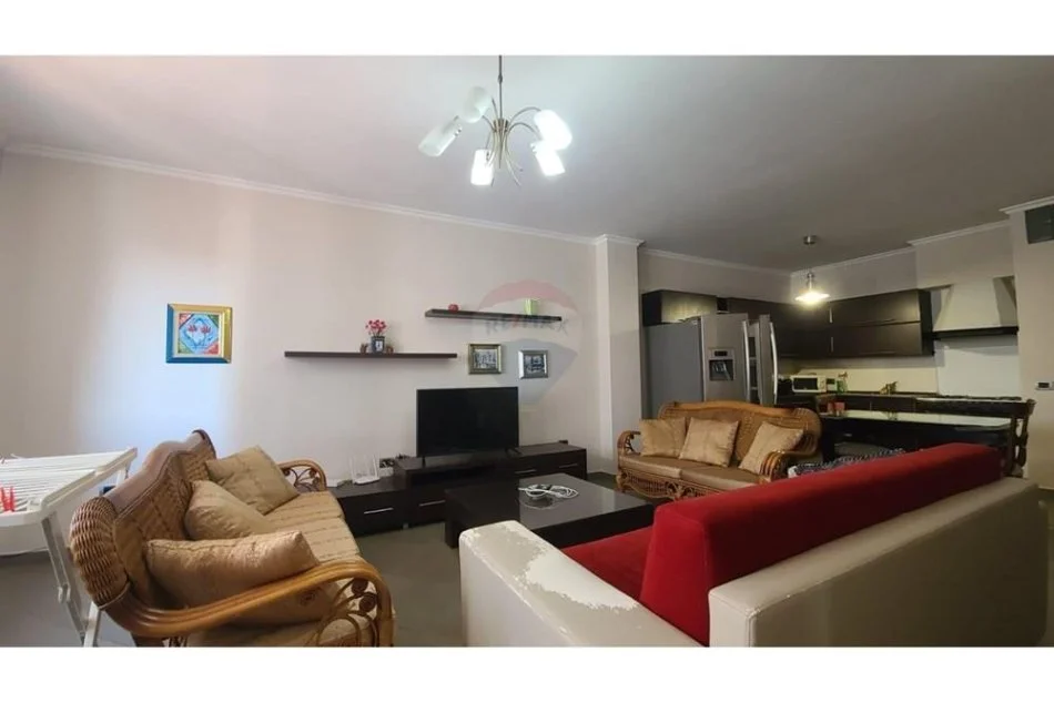 Tirane, jepet me qera apartament 2+1 Kati 4, 97 m² 700 € (Zogu i Zi)