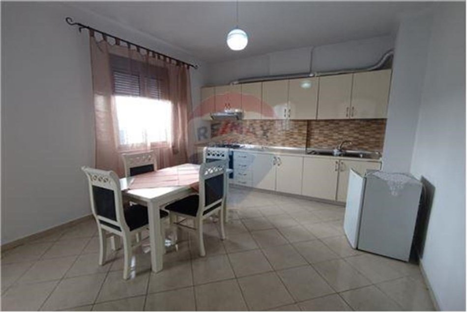 Tirane, jepet me qera apartament 2+1 Kati 3, 100 m² 400 € (Rruga Mihal grameno)