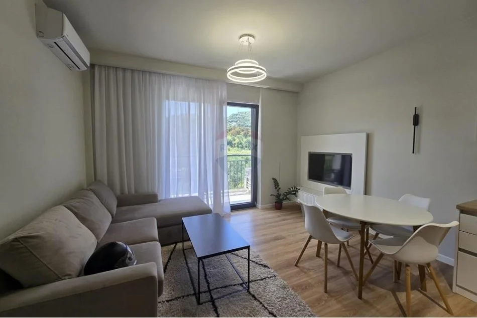 Tirane, jepet me qera apartament 2+1 Kati 3, 120 m² 750 € (Kopshti botanik)