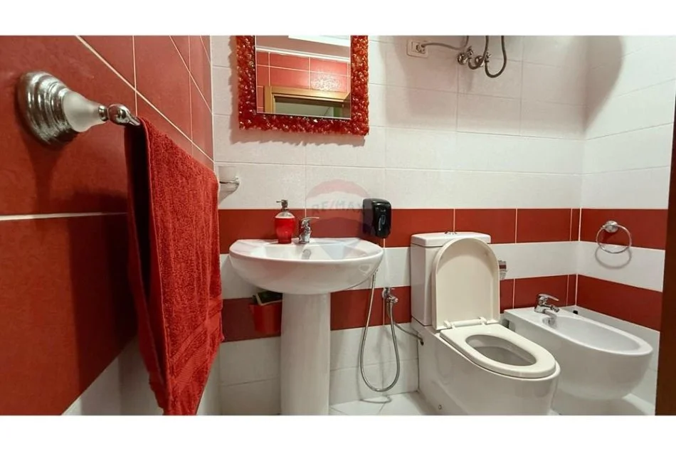 Tirane, jepet me qera apartament 2+1 Kati 3, 95 m² 600 € (Rruga Frosina Plaku)