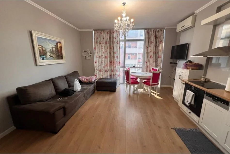 Tirane, jepet me qera apartament 2+1 Kati 5, 79 m² 750 € (Prane Square 21)