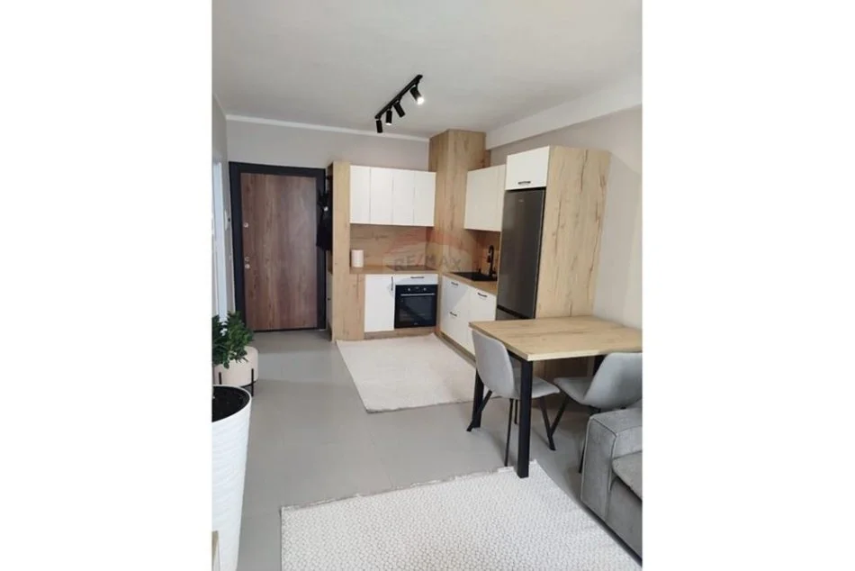 jepet me qera 1+1 , 400 € (Univers City)