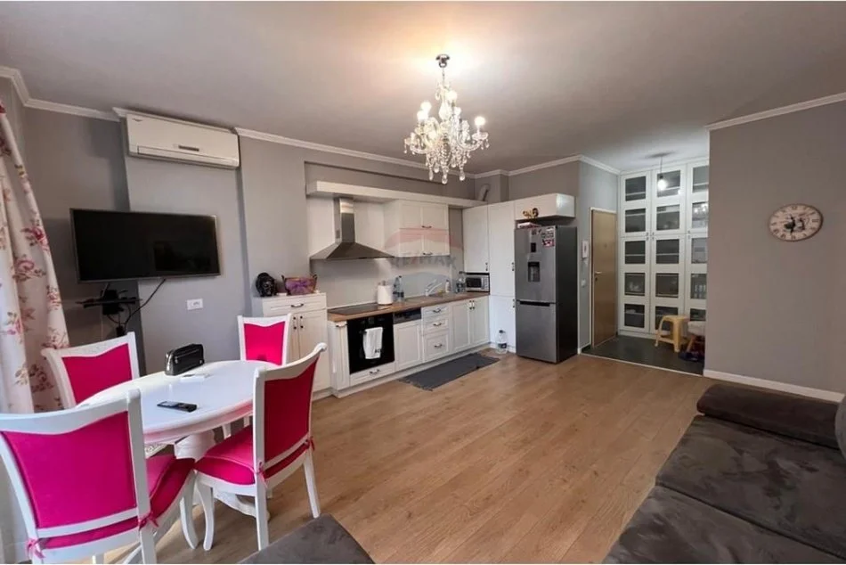 Tirane, jepet me qera apartament 2+1 Kati 5, 79 m² 750 € (Prane Square 21)