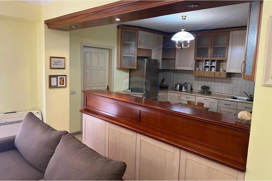 Tirane, jepet me qera apartament 3+1 Kati 0, 113 m² 1.000 € (Bulevardi Zogu i Zi)