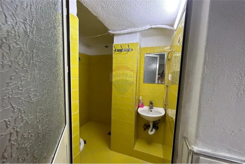 Tirane, jepet me qera garsonier 1+1 Kati 2, 48 m² 300 € (Rruga 5 Maj)