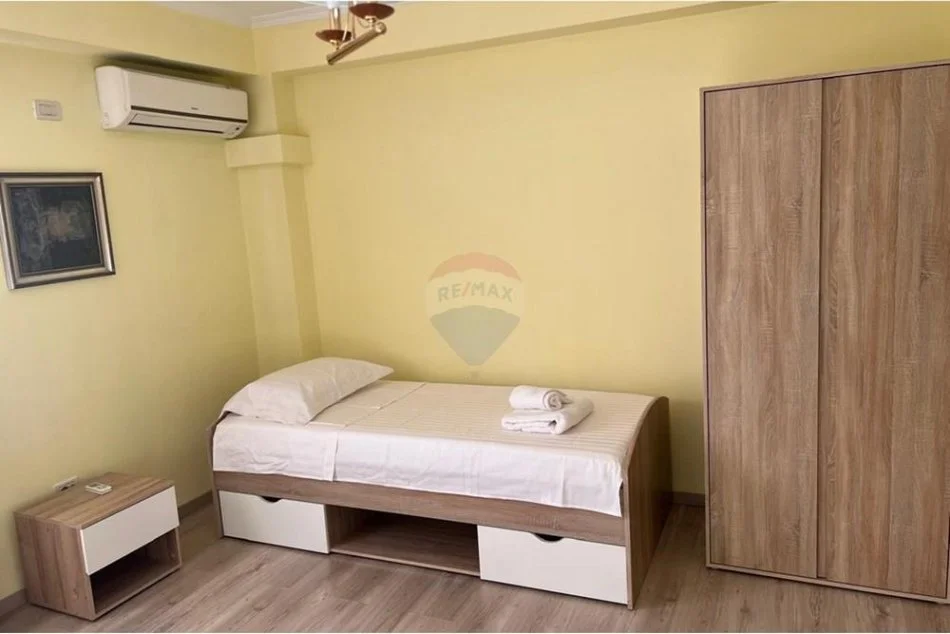 Tirane, jepet me qera apartament 3+1 Kati 0, 113 m² 1.000 € (Bulevardi Zogu i Zi)