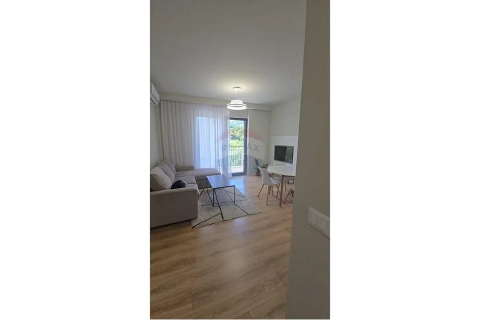 Tirane, jepet me qera apartament 2+1 Kati 3, 120 m² 750 € (Kopshti botanik)