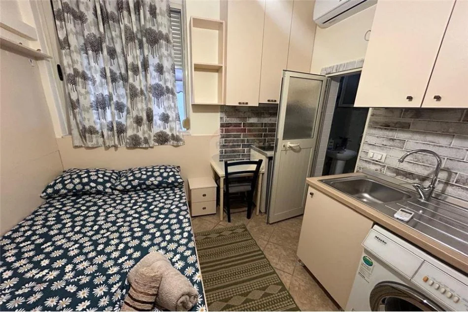 Tirane, jepet me qera 1+1 Kati 2, 47 m² 290 € (Rruga 5 Maj)