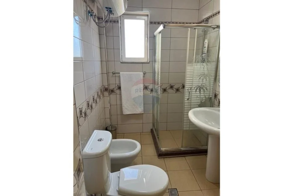 Tirane, jepet me qera apartament 3+1 Kati 0, 113 m² 1.000 € (Bulevardi Zogu i Zi)