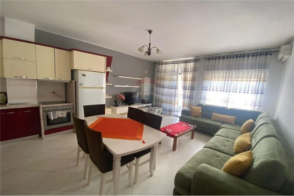 Tirane, jepet me qera apartament 2+1+Ballkon Kati 4, 77 m² 350 € (Laprake afer Ardenos)