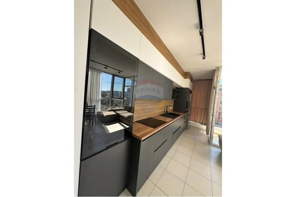 Tirane, jepet me qera apartament 1+1+Ballkon Kati 6, 61 m² 550 € (BULEVARDI I RI)