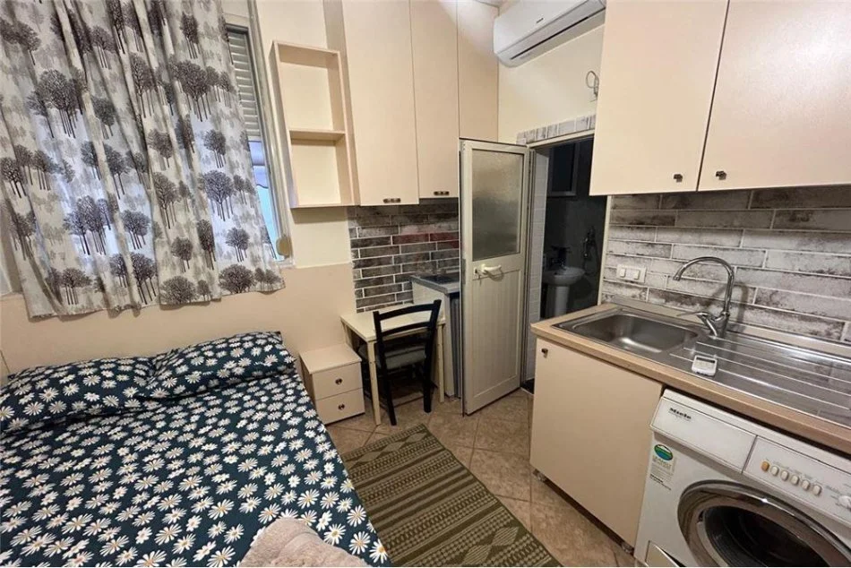 Tirane, jepet me qera 1+1 Kati 2, 47 m² 290 € (Rruga 5 Maj)