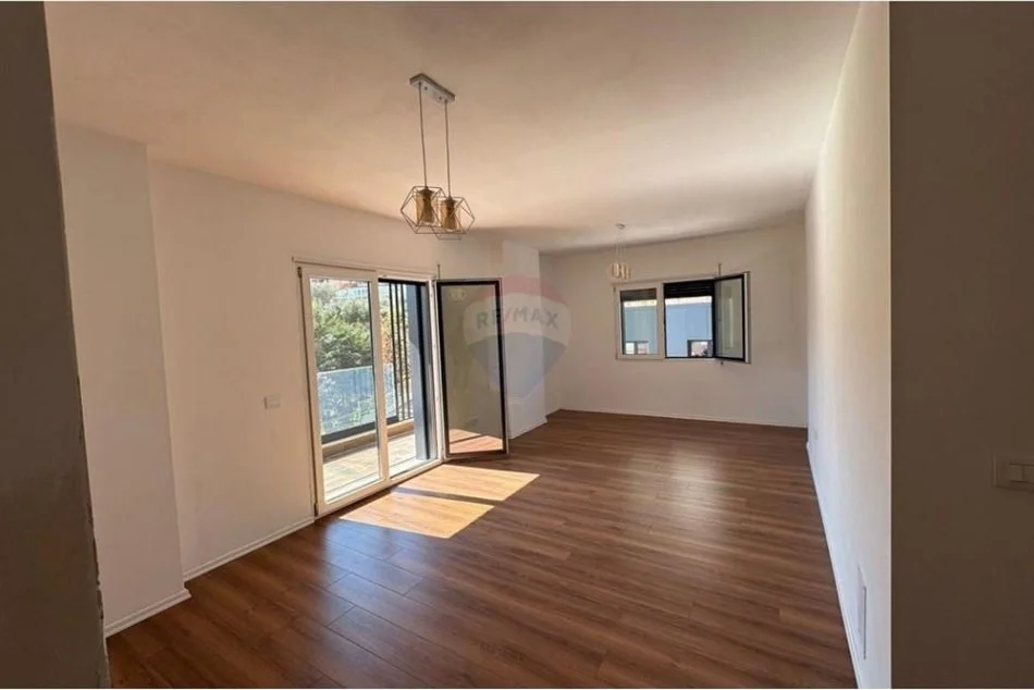 jepet me qera , 100 m² 500 € (Kodra e Diellit )