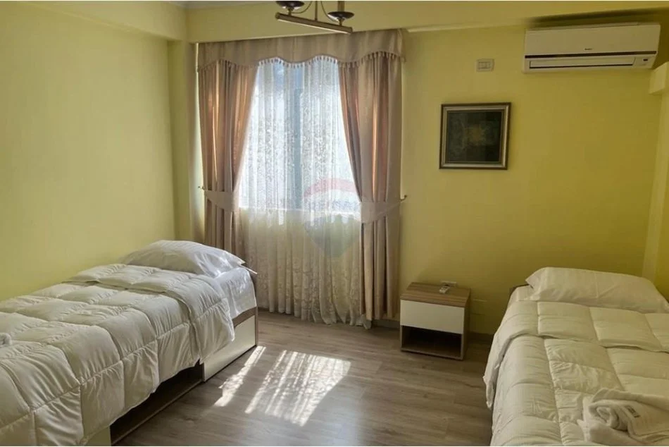 Tirane, jepet me qera apartament 3+1 Kati 0, 113 m² 1.000 € (Bulevardi Zogu i Zi)