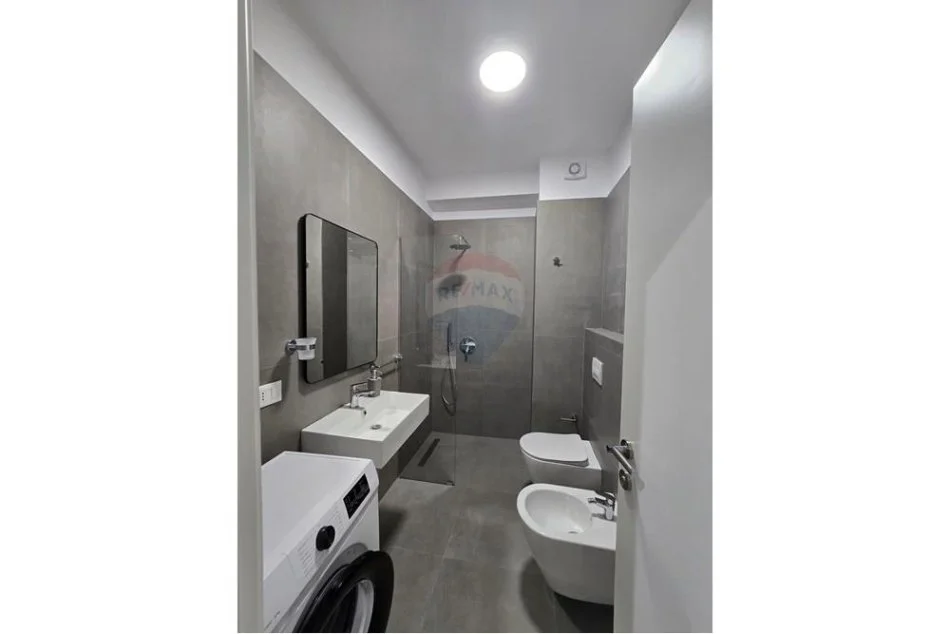 Tirane, jepet me qera apartament 2+1 Kati 3, 120 m² 750 € (Kopshti botanik)