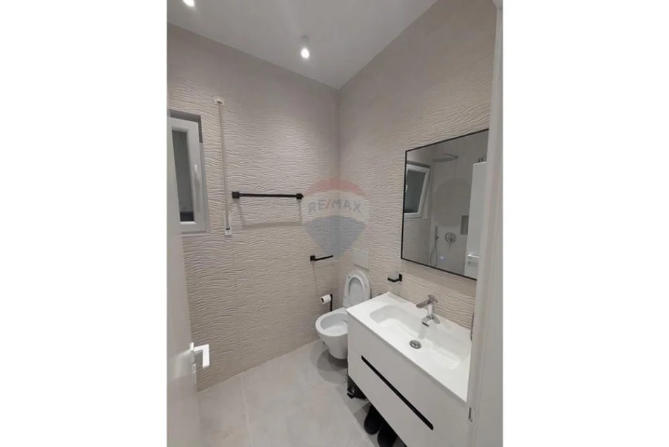 Tirane, jepet me qera , 71 m² 500 € (Rruga kopshti botanik)