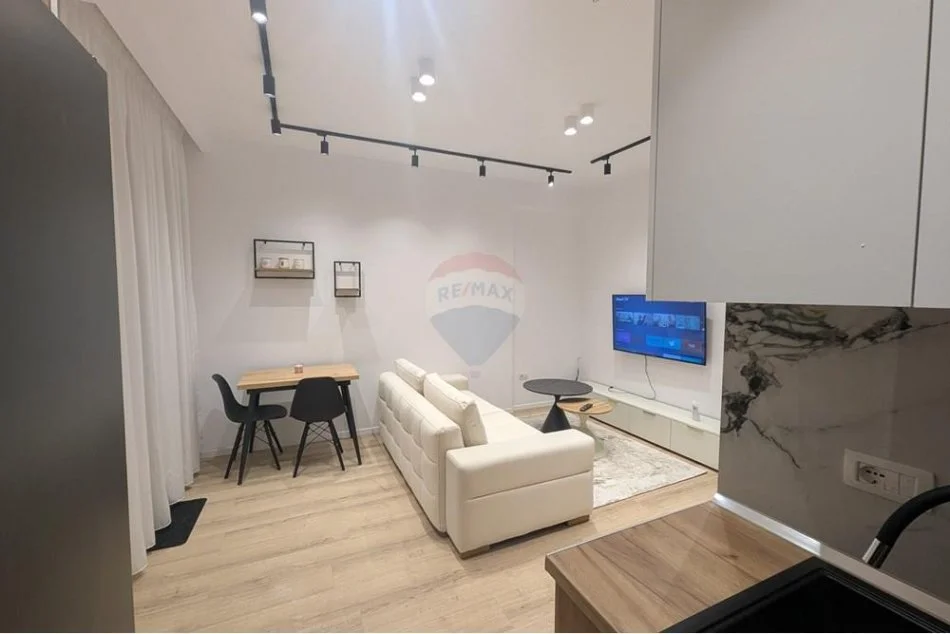 Tirane, jepet me qera , 71 m² 500 € (Rruga kopshti botanik)