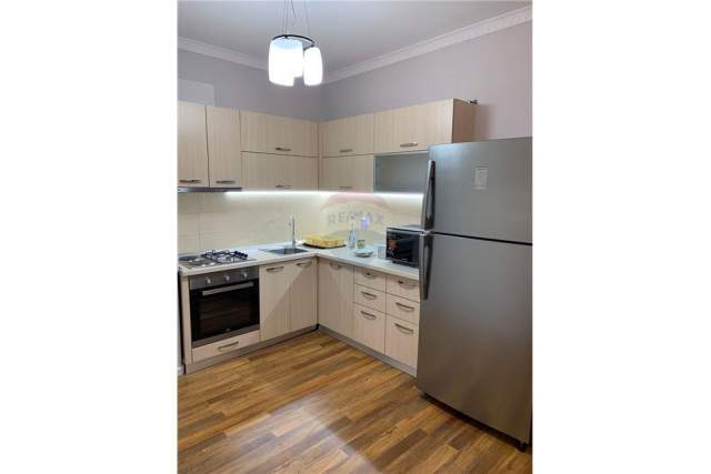 Tirane, jepet me qera apartament 2+1+BLK Kati 3, 100 m² 650 Euro (Rruga Panorama)