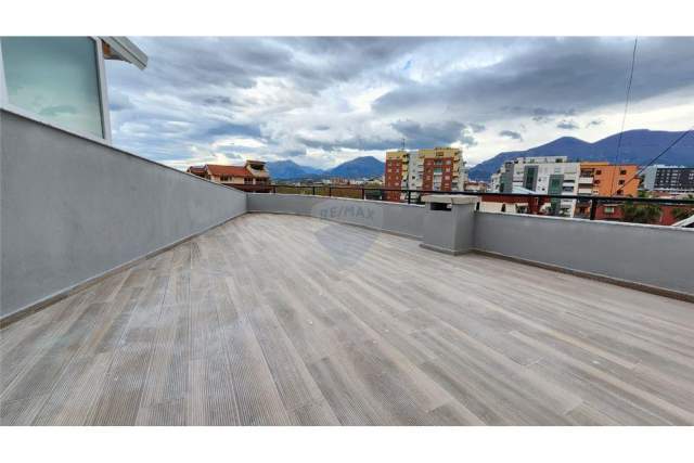 Tirane, shitet apartament 2+1+BLK Kati 4, 95 m² 196.000 Euro (Rruga Barrikadave)