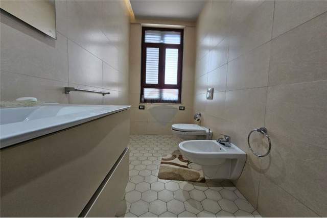 Tirane, jepet me qera apartament 2+1+BLK Kati 4, 115 m² 1.200 Euro (Kopshti Zoologjiik)