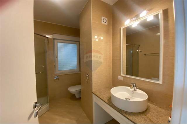 Tirane, jepet me qera apartament 3+1 Kati 2, 130 m² 1.400 Euro (Tegu)