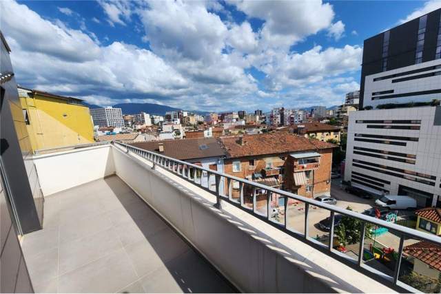 Tirane, jepet me qera apartament 2+1+BLK Kati 5, 110 m² 650 Euro (Rruga Dibres)