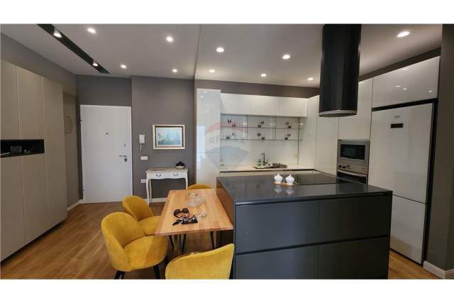 Tirane, jepet me qera apartament 2+1+BLK Kati 2, 108 m² 900 Euro (Kopeshti Botanik)