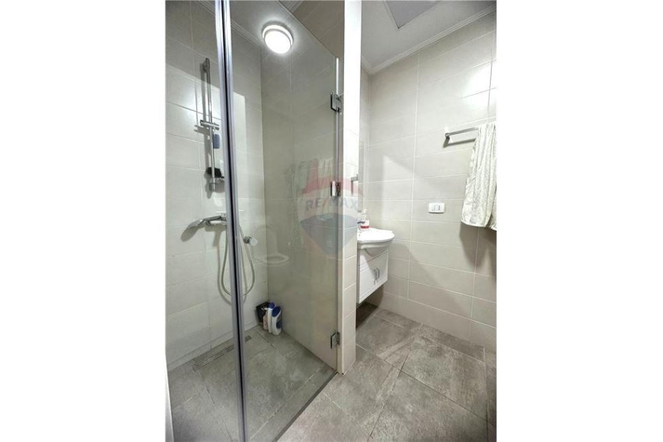 Tirane, jepet me qera apartament 2+1 Kati 4, 121 m² 800 € (21 dhjetori)