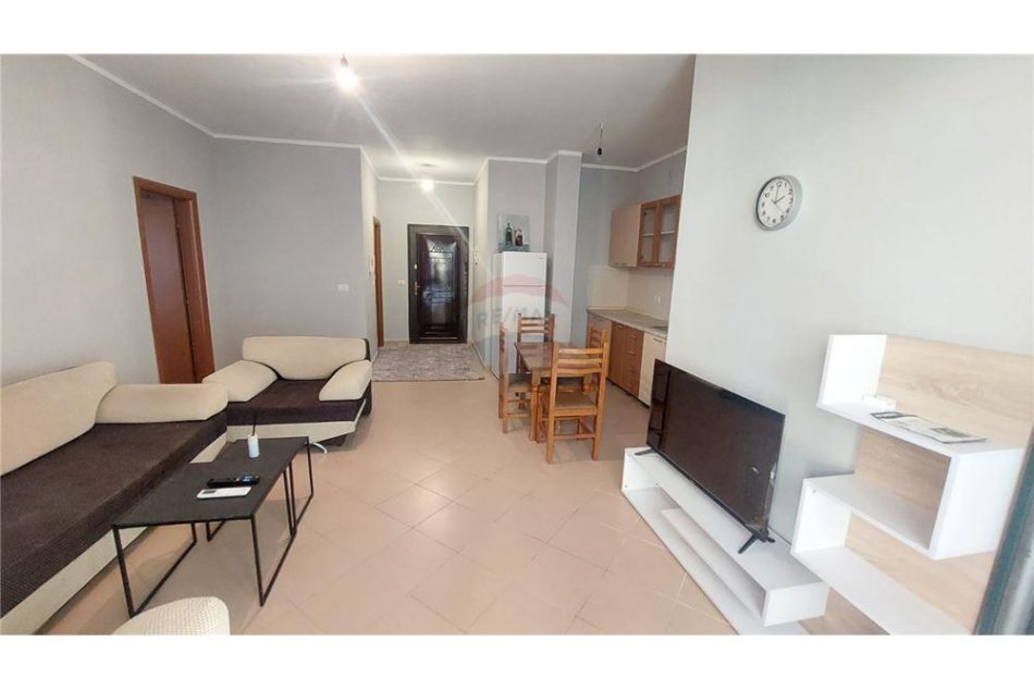 Tirane, jepet me qera apartament 1+1 Kati 3, 60 m² 450 € (Rruga Bill Klinton - Komuna e Parisit, Shqipëri)