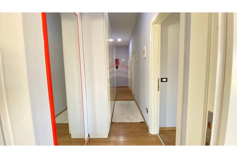 Tirane, jepet me qera apartament 2+1 , 800 € (Kopshti Botanik)
