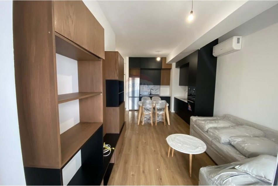 Tirane, jepet me qera apartament 1+1 Kati 7, 59 m² 450 € (Ali Demi)