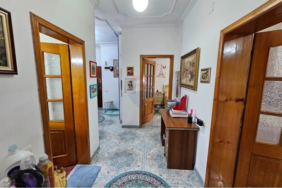 Tirane, shitet 2+1 Kati 5, 90 m² 1.500.000 € (Rruga Mine Peza)
