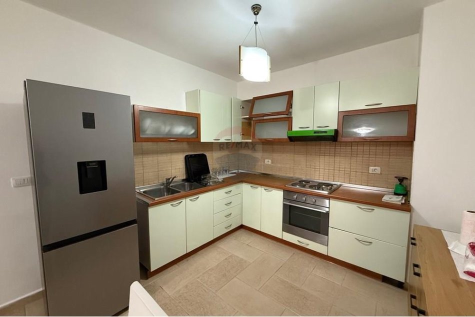 Tirane, jepet me qera apartament 2+1 Kati 3, 