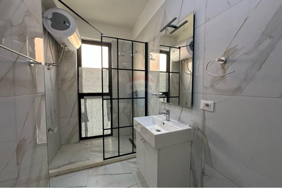 Tirane, jepet me qera apartament 2+1+Ballkon Kati 3, 110 m² 650 € 