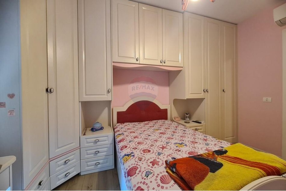 Tirane, jepet me qera apartament 3+1+Ballkon Kati 4, 110 m² 850 € (ali dem)