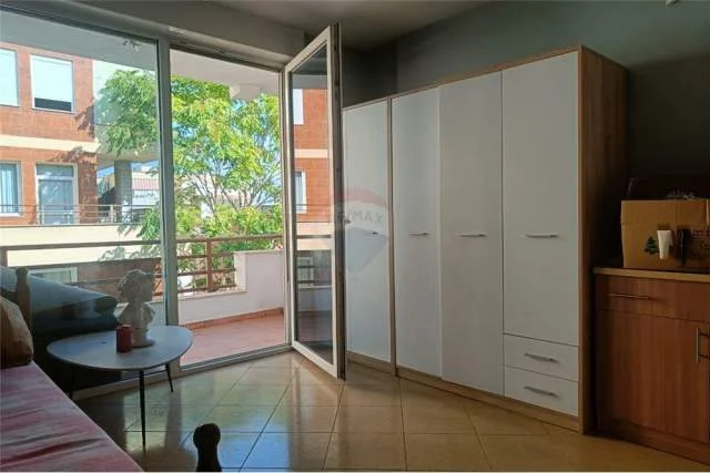 Tirane, jepet me qera 2+1 Kati 4, 78 m² 450 Euro