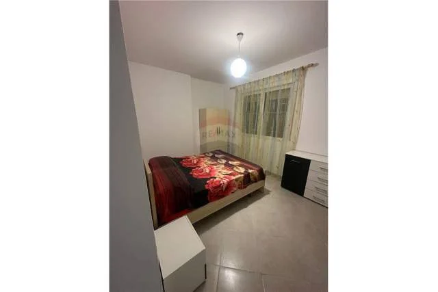 Tirane, jepet me qera apartament 2+1+A Kati 3, 75 m² 550 Euro