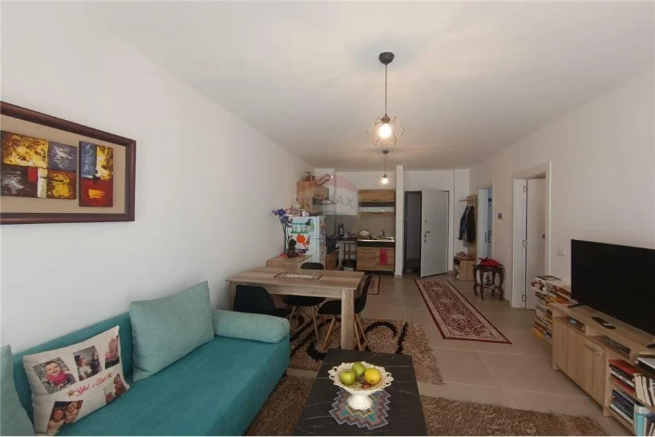 Tirane, jepet me qera apartament 1+1+Aneks+Ballkon, Kati 4, 78 m² 450 € (RRUGA KONGRESI MANASTIRIT)