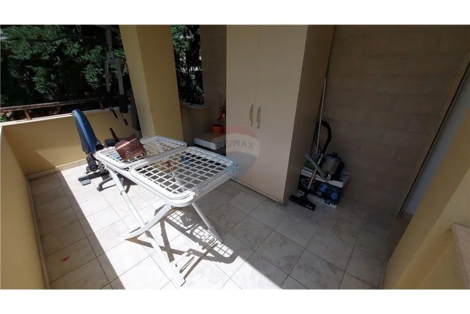 Tirane, jepet me qera apartament 1+1+Aneks+Ballkon Kati 2, 71 m² 530 € (Rruga Hamdi Sina)