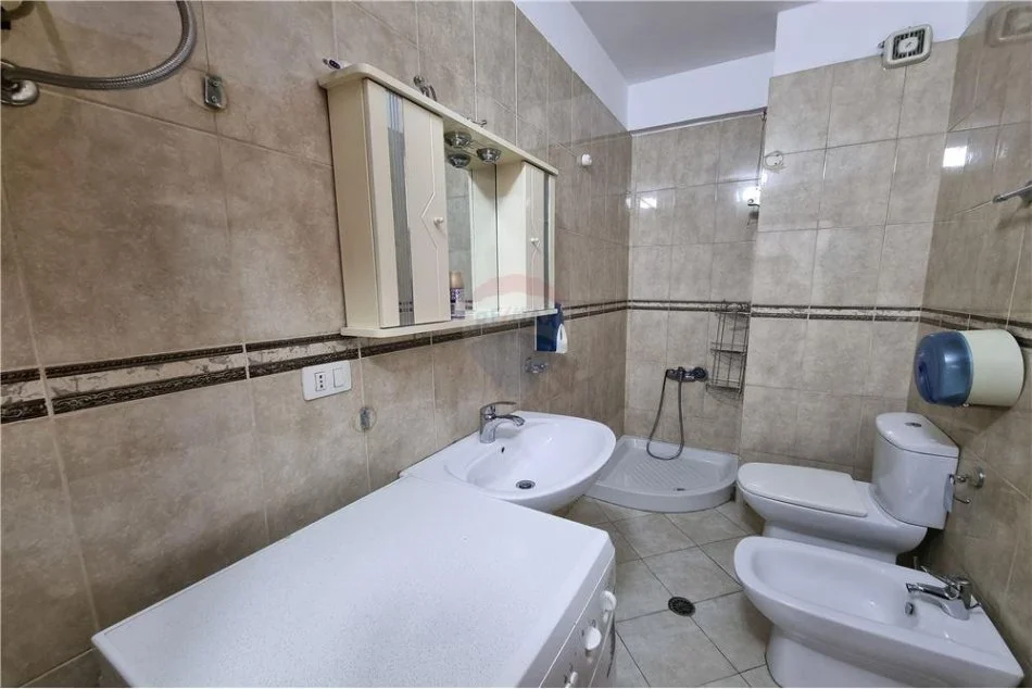 Tirane, jepet me qera apartament 2+1 Kati 7, 80 m² 165,000 € (Rruga e Dibres - Kompleksi Halili - Rruga e Dibrës - Selvia, Albania)