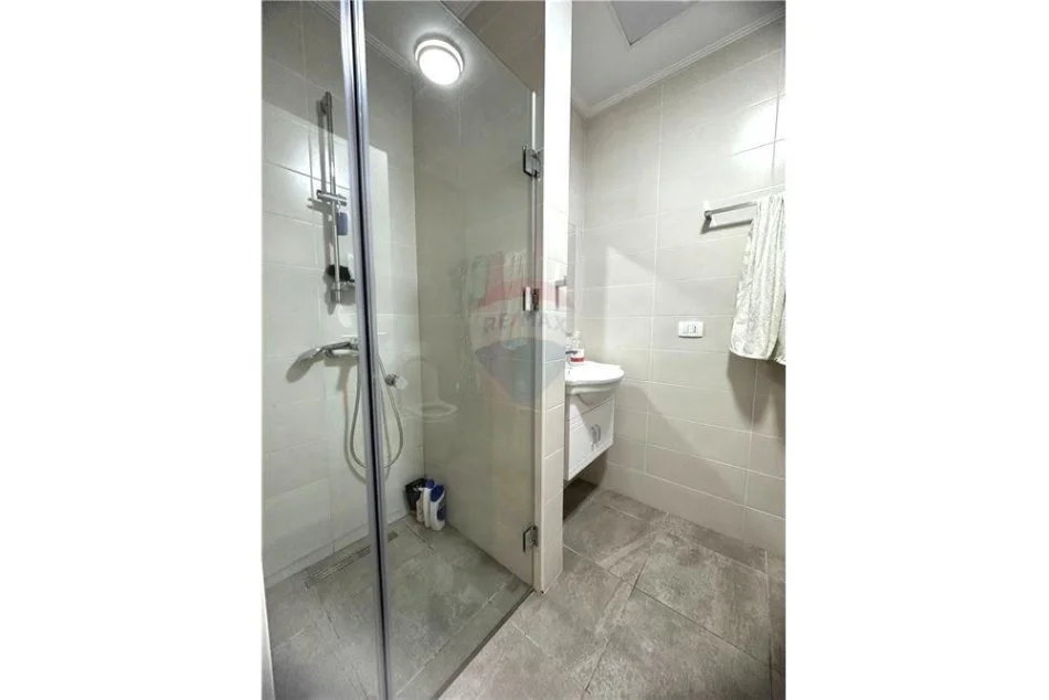 Tirane, jepet me qera apartament 2+1 Kati 4, 121 m² 800 € (21 dhjetori)