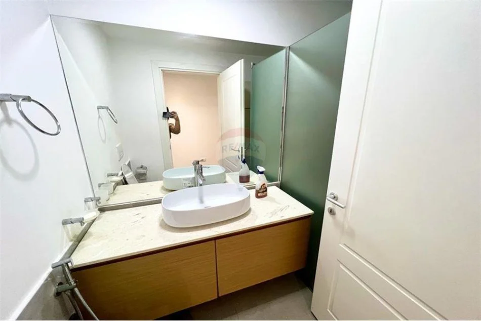 Tirane, jepet me qera Vile 2+1+Ballkon Kati 3, 130 m² 600 € (rruga e elbasanit)