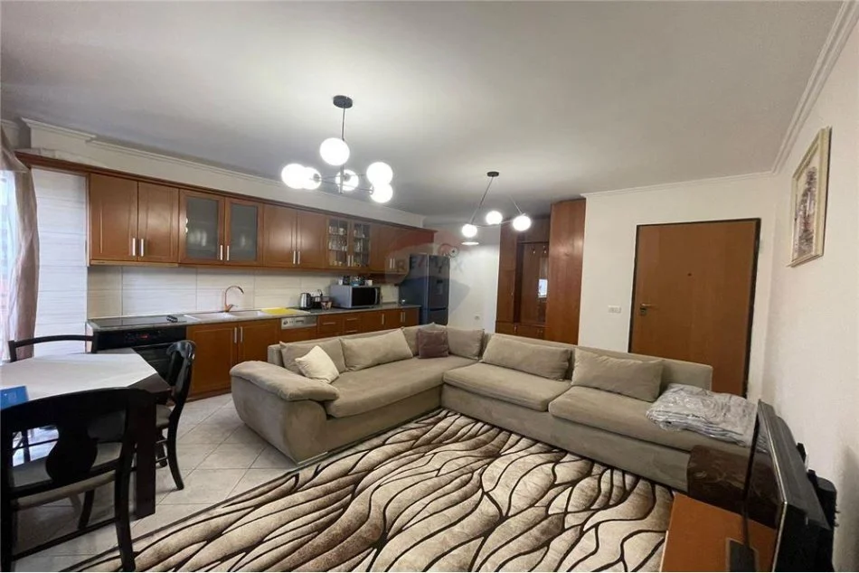 Tirane, jepet me qera apartament 2+1 Kati 3, 83 m² (komuna parisit)