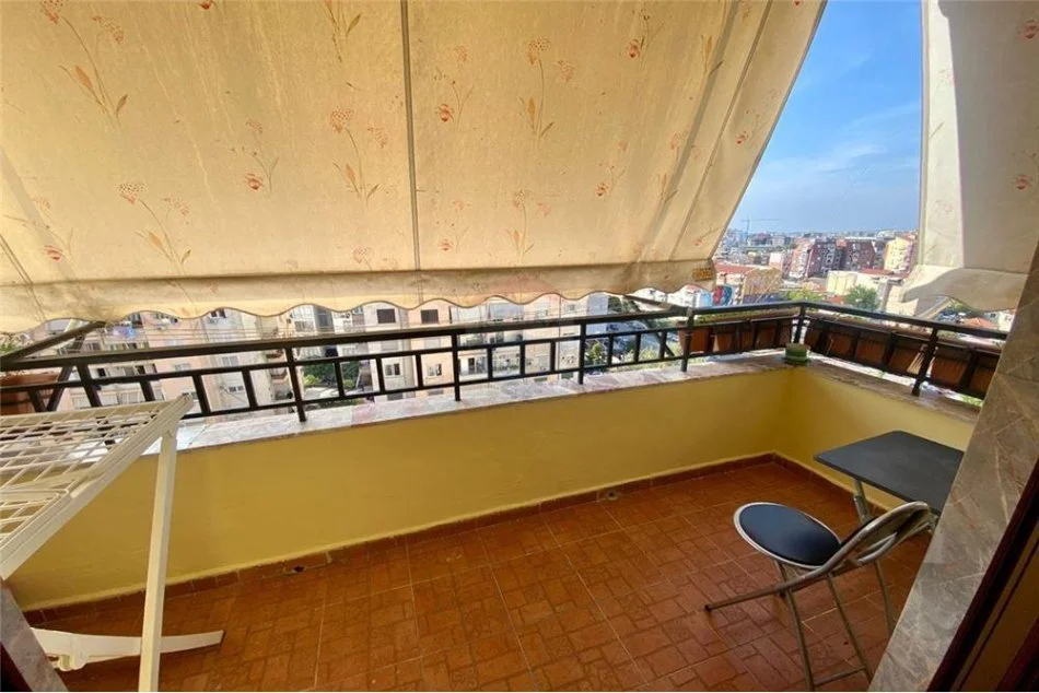 Tirane, jepet me qera apartament 2+1 Kati 10, 124 m² 600 € (Komuna e Parisit)