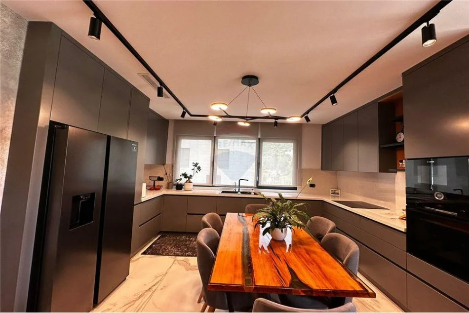 Tirane, shitet apartament 2+1+Ballkon Kati 6, 146 m² 460.000 € (Rruga Bilal Sino - Kopshti Zoologjik, Shqipëri)