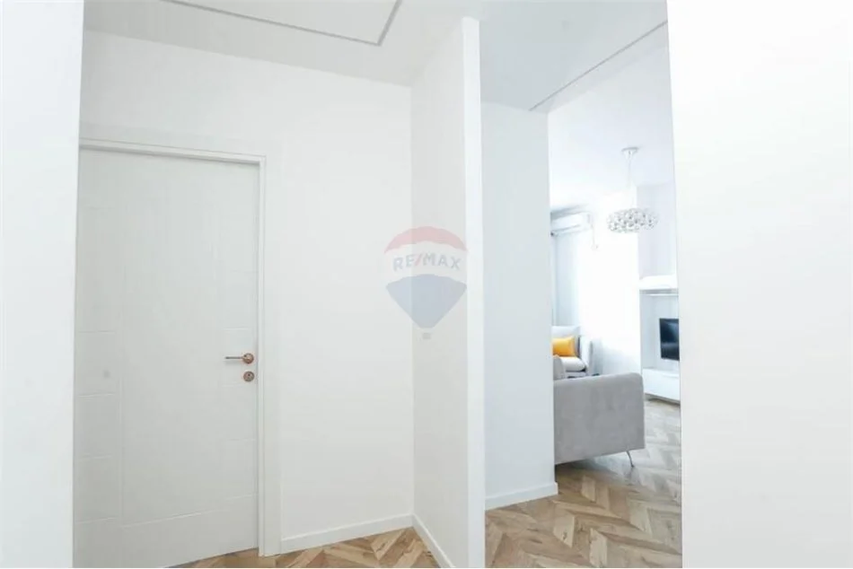 Tirane, jepet me qera 2+1+Ballkon Kati 10, 120 m² 750 € (BLLOKU - Tirana e Re - Petronini, Shqipëri)
