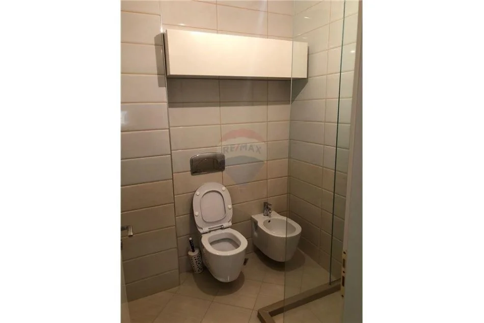 Tirane, jepet me qera apartament 2+1 , 120 m² 450 € (Rruga Teodor Keko)