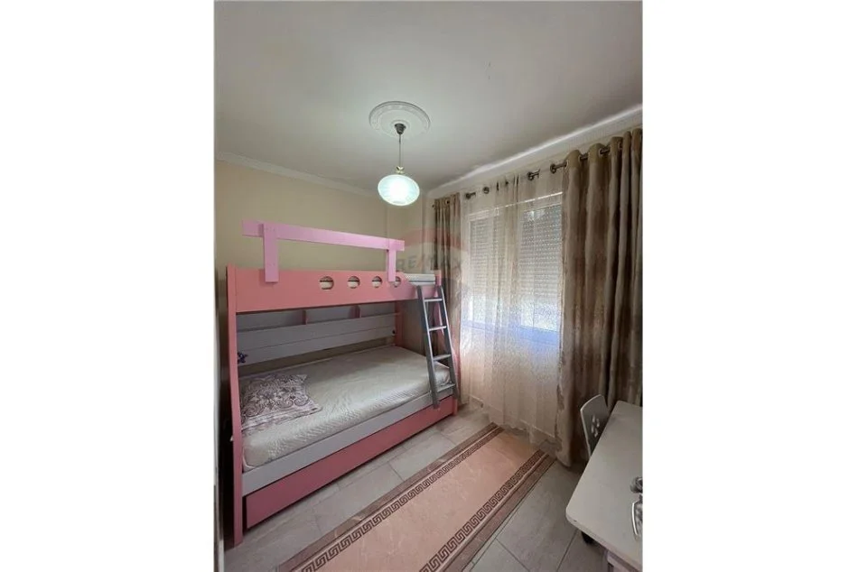 Tirane, jepet me qera apartament 2+1 Kati 5, 80 m² 500 € (Selite e vjeter, Kopshti Botanik)