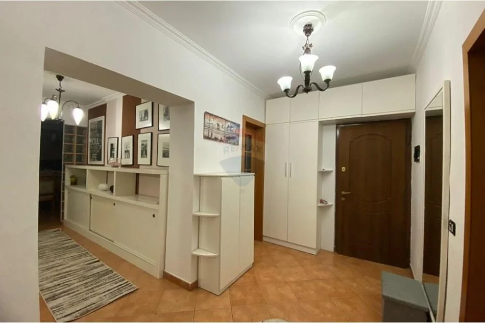 Tirane, jepet me qera apartament 3+1 , 114 m² 700 € (Frosina Plaku - 21 Dhjetori,)