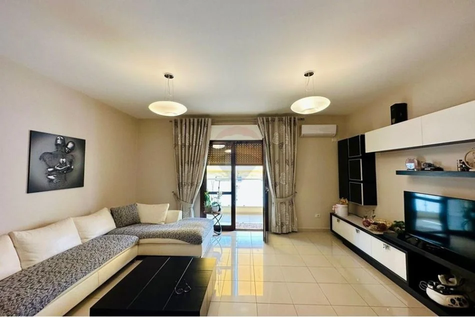 Tirane, shitet apartament 1+1+Ballkon Kati 6, 83 m² 166.000 € (Komuna e Parisit)